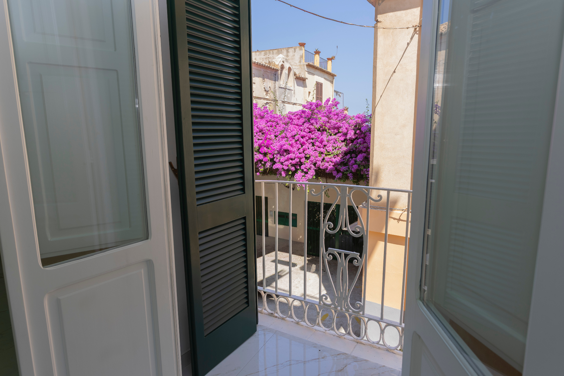 Suite Smeraldo - balcone affacciato sul centro storico di Tropea